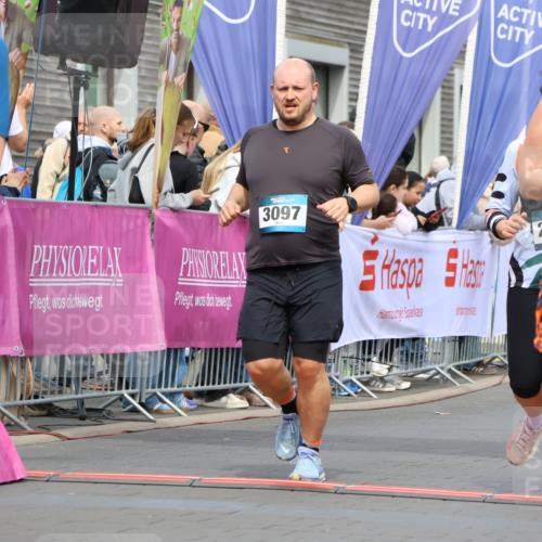 12.04.2026 - 45. Internationalen Wilhelmsburger Insellauf Strokosch-Dieckow http://msf.ph/oto/9462630 12.04.2026 13:17:28 Ziel 4752, 3886, 3097, 2942, 3575 meine-sportfotos.de