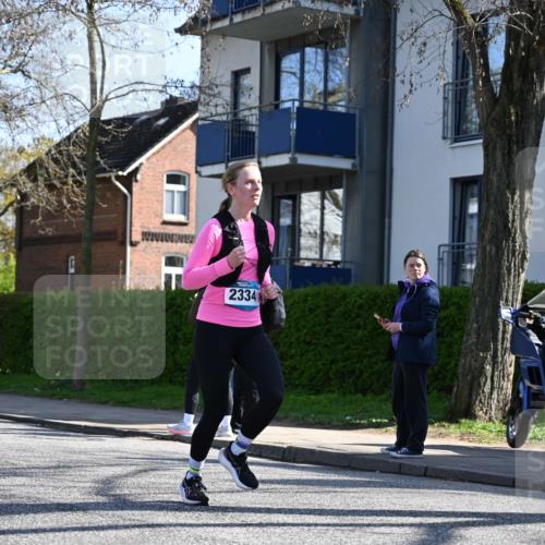 12.04.2026 - 45. Internationalen Wilhelmsburger Insellauf J. Mangold http://msf.ph/oto/9462631 12.04.2026 10:49:55 Ziel 2618, 2176, 2054, 3329, 3459, 4855, 4929, 4634, 4634, 3186, 3326, 3556, 3228, 5041, 5033, 4435, 2720, 3234, 3855, 2154, 3608 meine-sportfotos.de