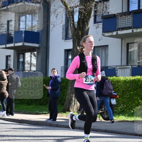 12.04.2026 - 45. Internationalen Wilhelmsburger Insellauf J. Mangold http://msf.ph/oto/9462642 12.04.2026 10:49:55 Ziel 2618, 2176, 2054, 3329, 3459, 4855, 4929, 4634, 4634, 3186, 3326, 3556, 3228, 5041, 5033, 4435, 2720, 3234, 3855, 2154, 3608 meine-sportfotos.de