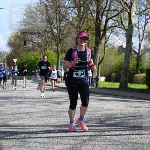 12.04.2026 - 45. Internationalen Wilhelmsburger Insellauf J. Mangold http://msf.ph/oto/9462644 12.04.2026 10:50:04 Ziel 4855, 4929, 4634, 3186, 3326, 3556, 3228, 5041, 5033, 4435, 2720, 3234, 3855, 2154, 3608, 4903, 2496 meine-sportfotos.de