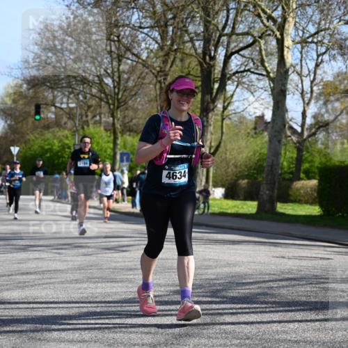 12.04.2026 - 45. Internationalen Wilhelmsburger Insellauf J. Mangold http://msf.ph/oto/9462646 12.04.2026 10:50:04 Ziel 4855, 4929, 4634, 3186, 3326, 3556, 3228, 5041, 5033, 4435, 2720, 3234, 3855, 2154, 3608, 4903, 2496 meine-sportfotos.de