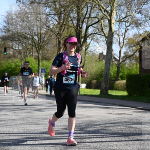 12.04.2026 - 45. Internationalen Wilhelmsburger Insellauf J. Mangold http://msf.ph/oto/9462647 12.04.2026 10:50:04 Ziel 4855, 4929, 4634, 3186, 3326, 3556, 3228, 5041, 5033, 4435, 2720, 3234, 3855, 2154, 3608, 4903, 2496 meine-sportfotos.de