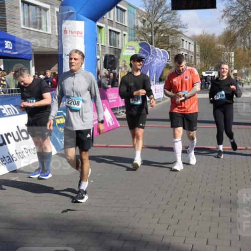 12.04.2026 - 45. Internationalen Wilhelmsburger Insellauf Strokosch-Dieckow http://msf.ph/oto/9462650 12.04.2026 11:11:13 Ziel 3913, 2208, 2539, 2513, 2590, 2576 meine-sportfotos.de