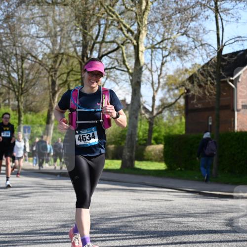 12.04.2026 - 45. Internationalen Wilhelmsburger Insellauf J. Mangold http://msf.ph/oto/9462651 12.04.2026 10:50:05 Ziel 4855, 4929, 4634, 3186, 3326, 3556, 3228, 5041, 5033, 4435, 2720, 3234, 3855, 3855, 2154, 3608, 4903, 2496, 2198, 2197 meine-sportfotos.de