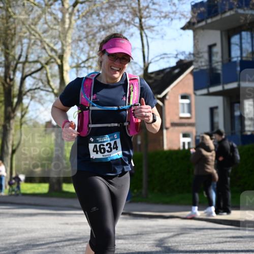 12.04.2026 - 45. Internationalen Wilhelmsburger Insellauf J. Mangold http://msf.ph/oto/9462662 12.04.2026 10:50:05 Ziel 4855, 4929, 4634, 3186, 3326, 3556, 3228, 5041, 5033, 4435, 2720, 3234, 3855, 3855, 2154, 3608, 4903, 2496, 2198, 2197 meine-sportfotos.de