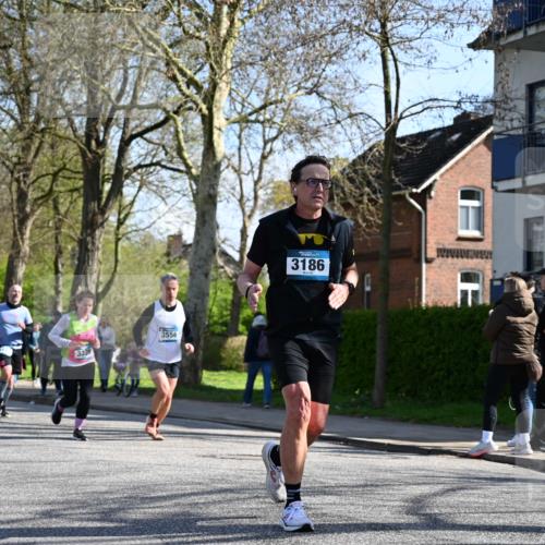 12.04.2026 - 45. Internationalen Wilhelmsburger Insellauf J. Mangold http://msf.ph/oto/9462671 12.04.2026 10:50:08 Ziel 4855, 4929, 4634, 3186, 3326, 3556, 3228, 5041, 5033, 4435, 2720, 3234, 3855, 2154, 3608, 4903, 2496, 2198, 2197 meine-sportfotos.de