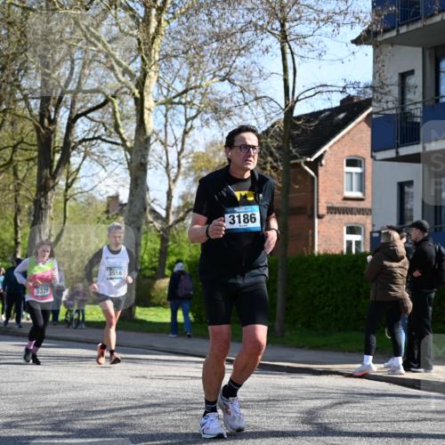 12.04.2026 - 45. Internationalen Wilhelmsburger Insellauf J. Mangold http://msf.ph/oto/9462672 12.04.2026 10:50:08 Ziel 4855, 4929, 4634, 3186, 3326, 3556, 3228, 5041, 5033, 4435, 2720, 3234, 3855, 2154, 3608, 4903, 2496, 2198, 2197 meine-sportfotos.de