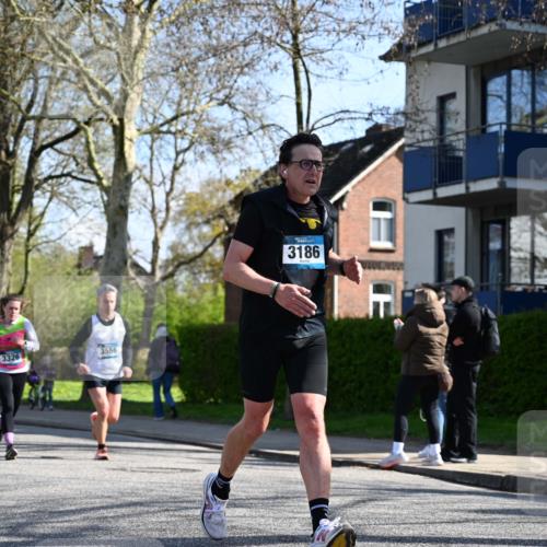 12.04.2026 - 45. Internationalen Wilhelmsburger Insellauf J. Mangold http://msf.ph/oto/9462676 12.04.2026 10:50:08 Ziel 4855, 4929, 4634, 3186, 3326, 3556, 3228, 5041, 5033, 4435, 2720, 3234, 3855, 2154, 3608, 4903, 2496, 2198, 2197 meine-sportfotos.de