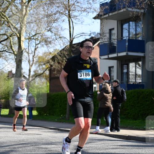 12.04.2026 - 45. Internationalen Wilhelmsburger Insellauf J. Mangold http://msf.ph/oto/9462679 12.04.2026 10:50:08 Ziel 4855, 4929, 4634, 3186, 3326, 3556, 3228, 5041, 5033, 4435, 2720, 3234, 3855, 2154, 3608, 4903, 2496, 2198, 2197 meine-sportfotos.de