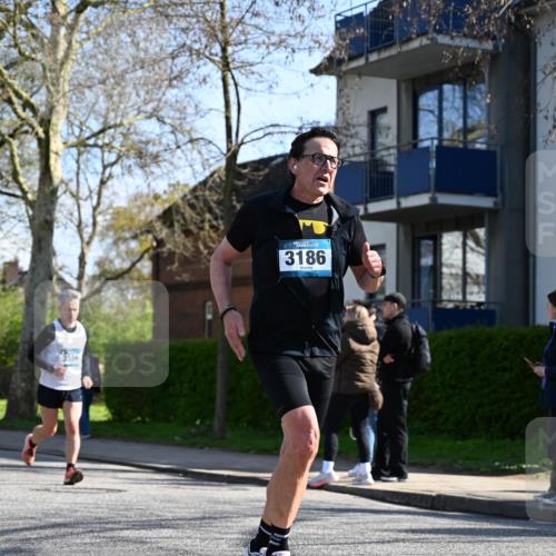 12.04.2026 - 45. Internationalen Wilhelmsburger Insellauf J. Mangold http://msf.ph/oto/9462680 12.04.2026 10:50:08 Ziel 4855, 4929, 4634, 3186, 3326, 3556, 3228, 5041, 5033, 4435, 2720, 3234, 3855, 2154, 3608, 4903, 2496, 2198, 2197 meine-sportfotos.de