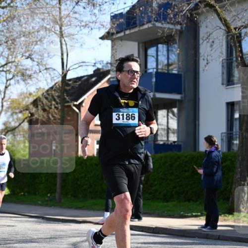 12.04.2026 - 45. Internationalen Wilhelmsburger Insellauf J. Mangold http://msf.ph/oto/9462683 12.04.2026 10:50:09 Ziel 4855, 4929, 4634, 3186, 3326, 3556, 3228, 5041, 5033, 4435, 2720, 3234, 3855, 2154, 3608, 4903, 4903, 2496, 2198, 2197 meine-sportfotos.de