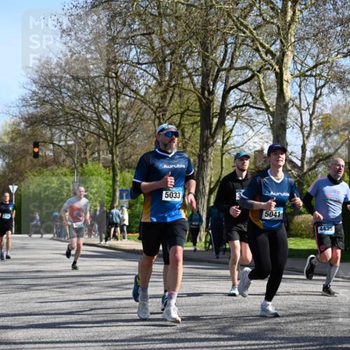12.04.2026 - 45. Internationalen Wilhelmsburger Insellauf J. Mangold http://msf.ph/oto/9462695 12.04.2026 10:50:11 Ziel 4855, 4929, 4634, 3186, 3326, 3556, 3228, 5041, 5033, 4435, 2720, 3234, 3855, 2154, 3608, 4903, 2496, 2198, 2197 meine-sportfotos.de