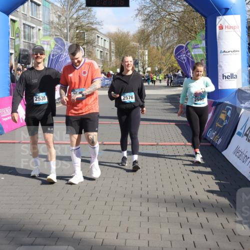 12.04.2026 - 45. Internationalen Wilhelmsburger Insellauf Strokosch-Dieckow http://msf.ph/oto/9462700 12.04.2026 11:11:14 Ziel 2539, 2513, 2590, 2576 meine-sportfotos.de
