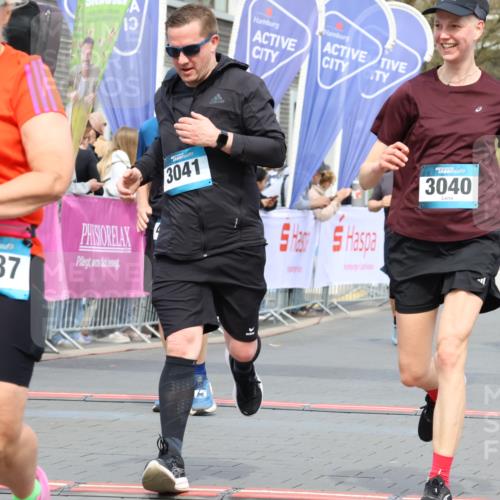 12.04.2026 - 45. Internationalen Wilhelmsburger Insellauf Strokosch-Dieckow http://msf.ph/oto/9462701 12.04.2026 13:17:24 Ziel 5487, 3040, 4752, 3886, 3097, 2942 meine-sportfotos.de