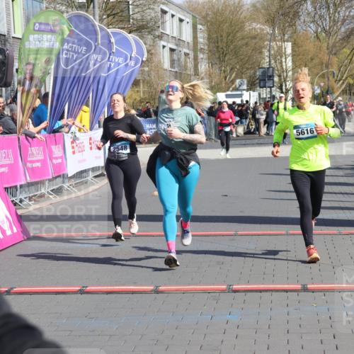 12.04.2026 - 45. Internationalen Wilhelmsburger Insellauf Strokosch-Dieckow http://msf.ph/oto/9462712 12.04.2026 11:11:30 Ziel 2320, 5616, 2548 meine-sportfotos.de