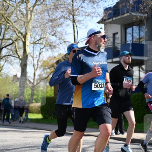 12.04.2026 - 45. Internationalen Wilhelmsburger Insellauf J. Mangold http://msf.ph/oto/9462722 12.04.2026 10:50:12 Ziel 4929, 4634, 3186, 3326, 3556, 3228, 5041, 5033, 4435, 2720, 3234, 3855, 2154, 3608, 4903, 2496, 2496, 2198, 2197 meine-sportfotos.de