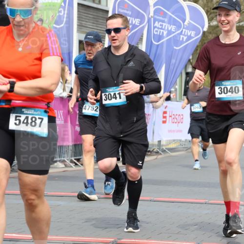 12.04.2026 - 45. Internationalen Wilhelmsburger Insellauf Strokosch-Dieckow http://msf.ph/oto/9462724 12.04.2026 13:17:24 Ziel 5487, 3040, 4752, 3886, 3097, 2942 meine-sportfotos.de