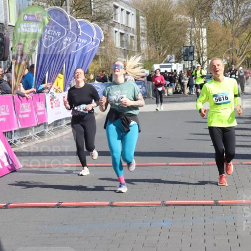 12.04.2026 - 45. Internationalen Wilhelmsburger Insellauf Strokosch-Dieckow http://msf.ph/oto/9462727 12.04.2026 11:11:30 Ziel 2320, 5616, 2548 meine-sportfotos.de