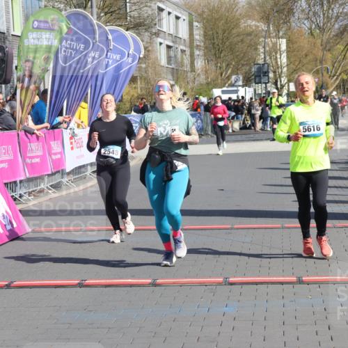 12.04.2026 - 45. Internationalen Wilhelmsburger Insellauf Strokosch-Dieckow http://msf.ph/oto/9462733 12.04.2026 11:11:30 Ziel 2320, 5616, 2548 meine-sportfotos.de