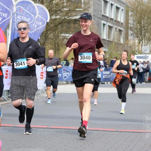 12.04.2026 - 45. Internationalen Wilhelmsburger Insellauf Strokosch-Dieckow http://msf.ph/oto/9462740 12.04.2026 13:17:24 Ziel 5487, 3040, 4752, 3886, 3097, 2942 meine-sportfotos.de