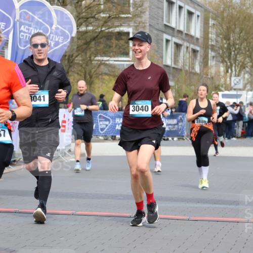 12.04.2026 - 45. Internationalen Wilhelmsburger Insellauf Strokosch-Dieckow http://msf.ph/oto/9462758 12.04.2026 13:17:23 Ziel 5487, 3040, 4752, 3886 meine-sportfotos.de