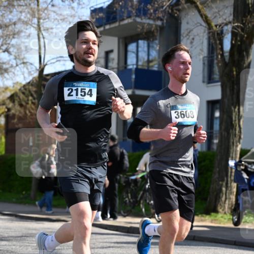 12.04.2026 - 45. Internationalen Wilhelmsburger Insellauf J. Mangold http://msf.ph/oto/9462779 12.04.2026 10:50:26 Ziel 4435, 2720, 3234, 3855, 2154, 3608, 4903, 2496, 2198, 2197, 3039, 3550, 4659, 2935, 5823 meine-sportfotos.de