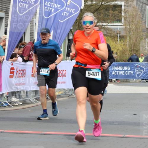 12.04.2026 - 45. Internationalen Wilhelmsburger Insellauf Strokosch-Dieckow http://msf.ph/oto/9462781 12.04.2026 13:17:22 Ziel 5487, 3040, 4752 meine-sportfotos.de