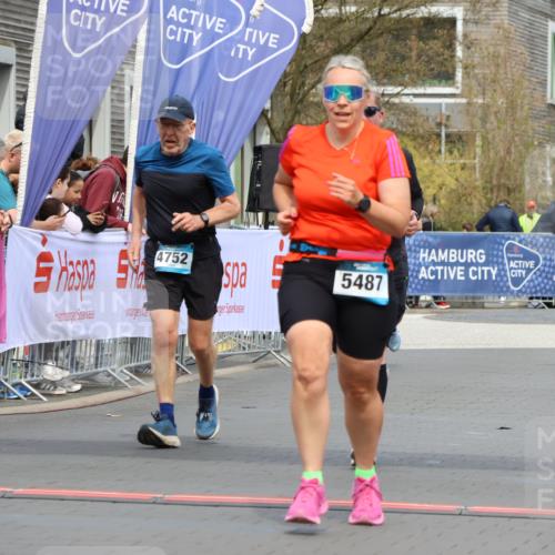 12.04.2026 - 45. Internationalen Wilhelmsburger Insellauf Strokosch-Dieckow http://msf.ph/oto/9462788 12.04.2026 13:17:22 Ziel 5487, 3040, 4752 meine-sportfotos.de