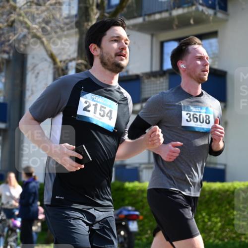 12.04.2026 - 45. Internationalen Wilhelmsburger Insellauf J. Mangold http://msf.ph/oto/9462790 12.04.2026 10:50:26 Ziel 4435, 2720, 3234, 3855, 2154, 3608, 4903, 2496, 2198, 2197, 3039, 3550, 4659, 2935, 5823 meine-sportfotos.de