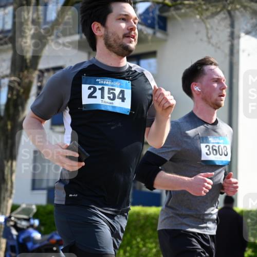 12.04.2026 - 45. Internationalen Wilhelmsburger Insellauf J. Mangold http://msf.ph/oto/9462792 12.04.2026 10:50:26 Ziel 4435, 2720, 3234, 3855, 2154, 3608, 4903, 2496, 2198, 2197, 3039, 3550, 4659, 2935, 5823 meine-sportfotos.de