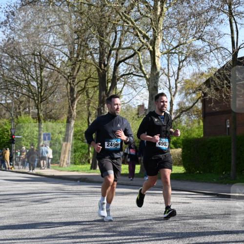 12.04.2026 - 45. Internationalen Wilhelmsburger Insellauf J. Mangold http://msf.ph/oto/9462795 12.04.2026 10:50:39 Ziel 4903, 2496, 2198, 2197, 3039, 3550, 4659, 2935, 5823, 2762, 2762, 5618, 4756, 2506, 3996, 5608, 2598 meine-sportfotos.de