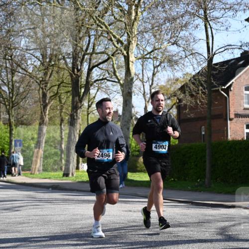 12.04.2026 - 45. Internationalen Wilhelmsburger Insellauf J. Mangold http://msf.ph/oto/9462801 12.04.2026 10:50:39 Ziel 4903, 2496, 2198, 2197, 3039, 3550, 4659, 2935, 5823, 2762, 2762, 5618, 4756, 2506, 3996, 5608, 2598 meine-sportfotos.de
