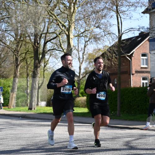 12.04.2026 - 45. Internationalen Wilhelmsburger Insellauf J. Mangold http://msf.ph/oto/9462803 12.04.2026 10:50:39 Ziel 4903, 2496, 2198, 2197, 3039, 3550, 4659, 2935, 5823, 2762, 2762, 5618, 4756, 2506, 3996, 5608, 2598 meine-sportfotos.de
