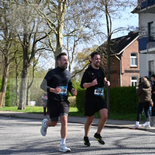 12.04.2026 - 45. Internationalen Wilhelmsburger Insellauf J. Mangold http://msf.ph/oto/9462805 12.04.2026 10:50:39 Ziel 4903, 2496, 2198, 2197, 3039, 3550, 4659, 2935, 5823, 2762, 2762, 5618, 4756, 2506, 3996, 5608, 2598 meine-sportfotos.de