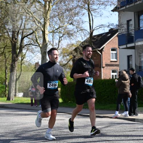 12.04.2026 - 45. Internationalen Wilhelmsburger Insellauf J. Mangold http://msf.ph/oto/9462807 12.04.2026 10:50:39 Ziel 4903, 2496, 2198, 2197, 3039, 3550, 4659, 2935, 5823, 2762, 2762, 5618, 4756, 2506, 3996, 5608, 2598 meine-sportfotos.de