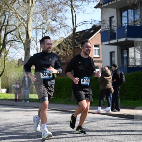 12.04.2026 - 45. Internationalen Wilhelmsburger Insellauf J. Mangold http://msf.ph/oto/9462810 12.04.2026 10:50:39 Ziel 4903, 2496, 2198, 2197, 3039, 3550, 4659, 2935, 5823, 2762, 2762, 5618, 4756, 2506, 3996, 5608, 2598 meine-sportfotos.de