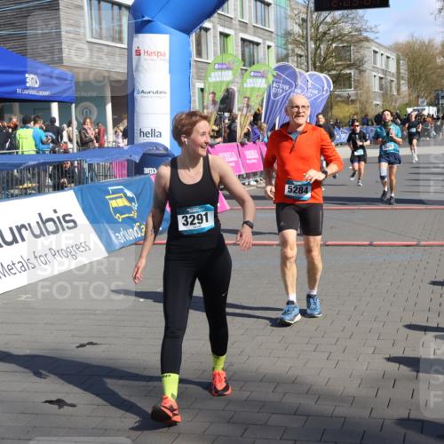 12.04.2026 - 45. Internationalen Wilhelmsburger Insellauf Strokosch-Dieckow http://msf.ph/oto/9462826 12.04.2026 10:53:03 Ziel 5284, 3577, 2625, 4008, 3237 meine-sportfotos.de