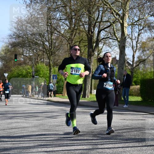 12.04.2026 - 45. Internationalen Wilhelmsburger Insellauf J. Mangold http://msf.ph/oto/9462830 12.04.2026 10:50:44 Ziel 4903, 2496, 2198, 2197, 3039, 3550, 4659, 2935, 5823, 2762, 5618, 4756, 2506, 3996, 5608, 2598, 3049, 4263 meine-sportfotos.de