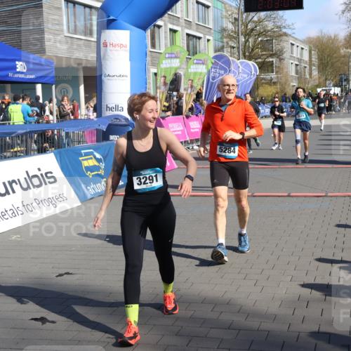 12.04.2026 - 45. Internationalen Wilhelmsburger Insellauf Strokosch-Dieckow http://msf.ph/oto/9462836 12.04.2026 10:53:03 Ziel 5284, 3577, 2625, 4008, 3237 meine-sportfotos.de