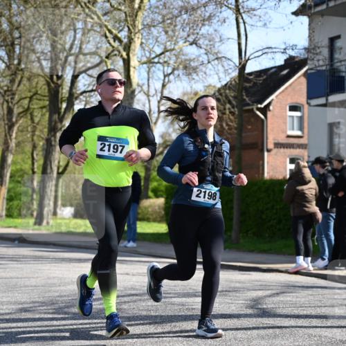 12.04.2026 - 45. Internationalen Wilhelmsburger Insellauf J. Mangold http://msf.ph/oto/9462842 12.04.2026 10:50:44 Ziel 4903, 2496, 2198, 2197, 3039, 3550, 4659, 2935, 5823, 2762, 5618, 4756, 2506, 3996, 5608, 2598, 3049, 4263 meine-sportfotos.de
