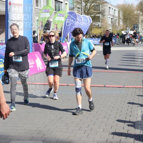 12.04.2026 - 45. Internationalen Wilhelmsburger Insellauf Strokosch-Dieckow http://msf.ph/oto/9462848 12.04.2026 10:53:07 Ziel 3577, 2625, 4008, 3237, 5727 meine-sportfotos.de