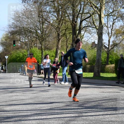 12.04.2026 - 45. Internationalen Wilhelmsburger Insellauf J. Mangold http://msf.ph/oto/9462853 12.04.2026 10:50:50 Ziel 2198, 2197, 3039, 3550, 4659, 2935, 5823, 2762, 5618, 4756, 2506, 3996, 5608, 5608, 2598, 3049, 4263, 5769, 3572 meine-sportfotos.de