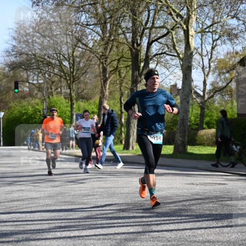 12.04.2026 - 45. Internationalen Wilhelmsburger Insellauf J. Mangold http://msf.ph/oto/9462856 12.04.2026 10:50:50 Ziel 2198, 2197, 3039, 3550, 4659, 2935, 5823, 2762, 5618, 4756, 2506, 3996, 5608, 5608, 2598, 3049, 4263, 5769, 3572 meine-sportfotos.de