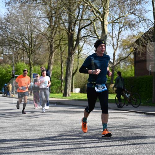 12.04.2026 - 45. Internationalen Wilhelmsburger Insellauf J. Mangold http://msf.ph/oto/9462863 12.04.2026 10:50:51 Ziel 2198, 2197, 3039, 3550, 4659, 2935, 5823, 2762, 2762, 5618, 4756, 2506, 3996, 5608, 2598, 2598, 3049, 4263, 5769, 3572 meine-sportfotos.de