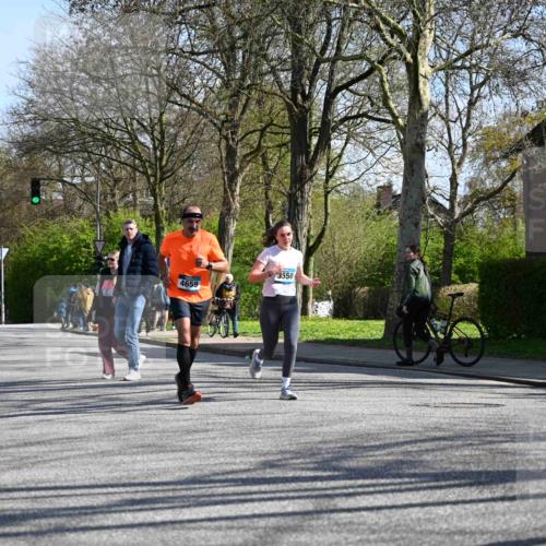 12.04.2026 - 45. Internationalen Wilhelmsburger Insellauf J. Mangold http://msf.ph/oto/9462867 12.04.2026 10:50:52 Ziel 2198, 2197, 3039, 3550, 4659, 2935, 5823, 2762, 5618, 4756, 2506, 3996, 5608, 2598, 3049, 4263, 5769, 3572 meine-sportfotos.de