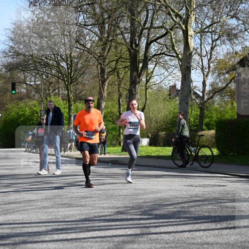 12.04.2026 - 45. Internationalen Wilhelmsburger Insellauf J. Mangold http://msf.ph/oto/9462870 12.04.2026 10:50:52 Ziel 2198, 2197, 3039, 3550, 4659, 2935, 5823, 2762, 5618, 4756, 2506, 3996, 5608, 2598, 3049, 4263, 5769, 3572 meine-sportfotos.de
