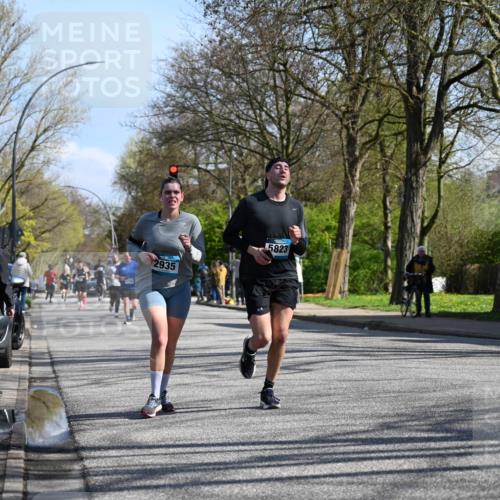 12.04.2026 - 45. Internationalen Wilhelmsburger Insellauf J. Mangold http://msf.ph/oto/9462894 12.04.2026 10:50:59 Ziel 3039, 3550, 4659, 2935, 5823, 2762, 5618, 4756, 2506, 4756, 2506, 3996, 5608, 2598, 3049, 4263, 5769, 3572, 4503 meine-sportfotos.de