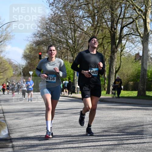 12.04.2026 - 45. Internationalen Wilhelmsburger Insellauf J. Mangold http://msf.ph/oto/9462906 12.04.2026 10:51:00 Ziel 3039, 3550, 4659, 2935, 5823, 2762, 5618, 4756, 2506, 3996, 5608, 2598, 3049, 4263, 5769, 3572, 4503 meine-sportfotos.de