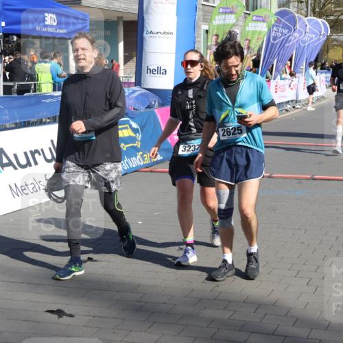 12.04.2026 - 45. Internationalen Wilhelmsburger Insellauf Strokosch-Dieckow http://msf.ph/oto/9462910 12.04.2026 10:53:08 Ziel 2625, 4008, 3237, 5727 meine-sportfotos.de