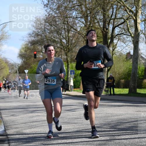 12.04.2026 - 45. Internationalen Wilhelmsburger Insellauf J. Mangold http://msf.ph/oto/9462911 12.04.2026 10:51:00 Ziel 3039, 3550, 4659, 2935, 5823, 2762, 5618, 4756, 2506, 3996, 5608, 2598, 3049, 4263, 5769, 3572, 4503 meine-sportfotos.de
